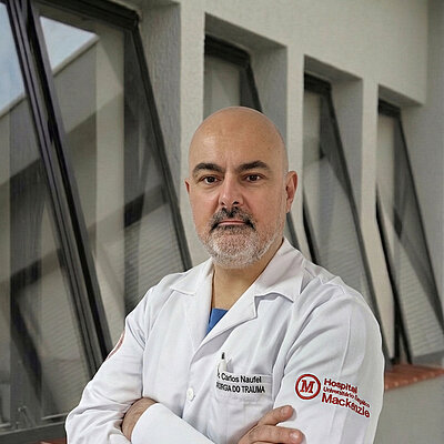 Dr. Carlos Roberto Naufel Júnior Dr. Carlos Roberto Naufel Júnior