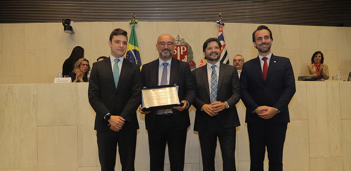 Faculdade De Direito Recebe Homenagem Na Assembleia Legislativa De São ...