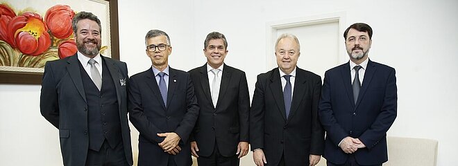 Da esquerda para direita: Davi Charles Gomes, José Inácio Ramos, Marco Tullio de Castro Vasconcelos, José Francisco Hintze Júnior e Mauro Meister.