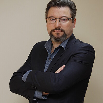 Dr. Gilberto Stroparo Dr. Gilberto Stroparo